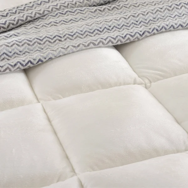 Cheer Collection Microplush Luxurious Alternative Down Mattress Pad, Topper and Protector (White - Twin)