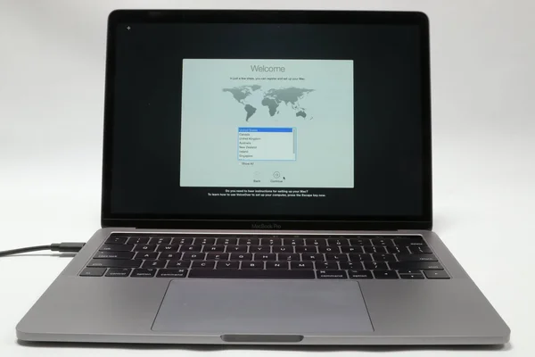 13.3x22 Mid 2017 - MacBook Pro, MPXW2LL/A, i5-7267U @ 3.10GHz, 8gb, 512gb SSD Computer Overhauls