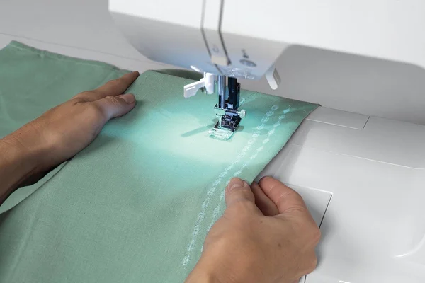Singer 7363 Confidence Sewing Machine