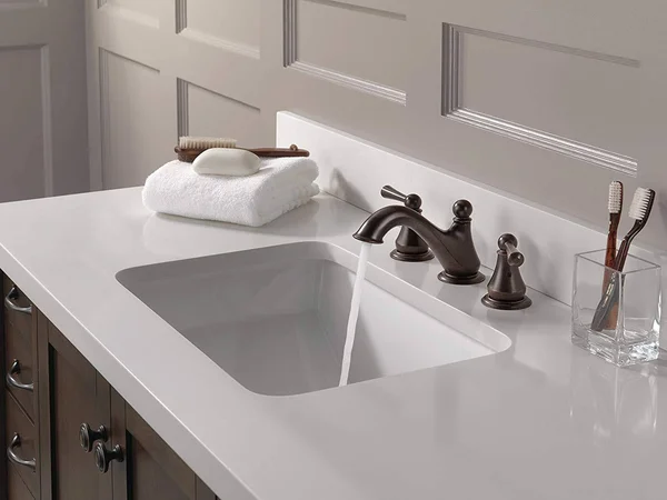 Delta Faucet Haywood 2-Handle Widespread Bathroom Faucet with Drain ASSEMBLY, Venetian Bronze 35999LF-RB